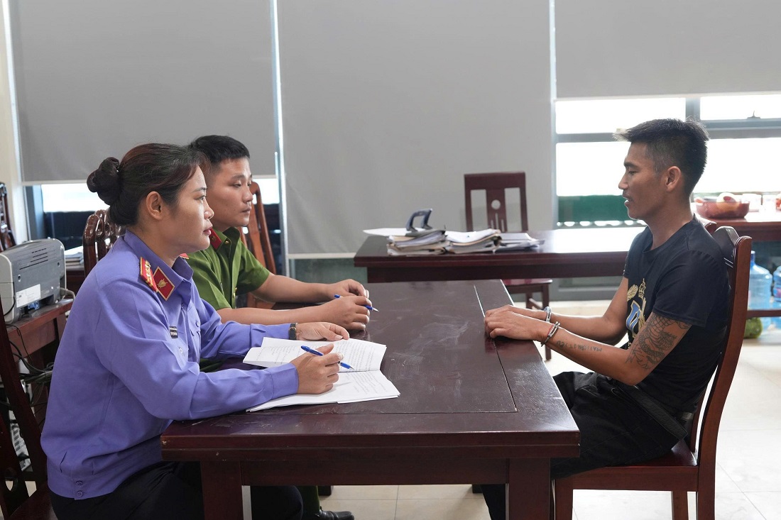 Cơ quan chức năng lấy lời khai đối tượng