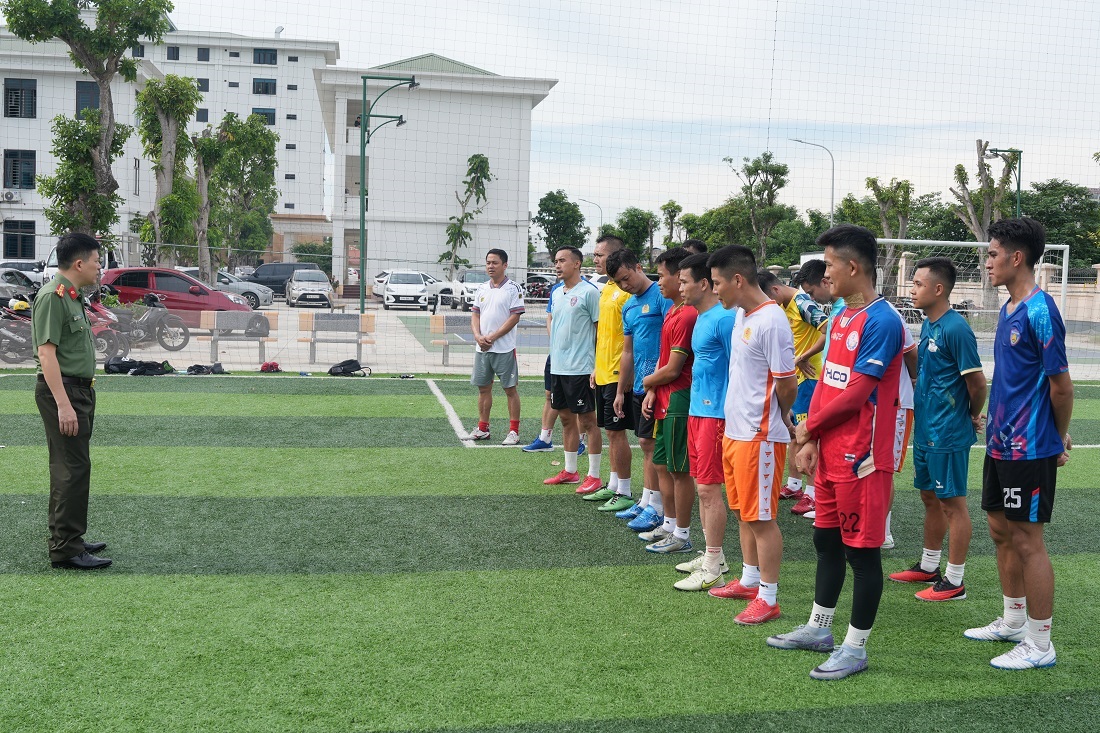 Đồng chí Đại tá Trần Hồng Quang, Phó Bí thư Đảng ủy, Phó Giám đốc Công an tỉnh kiểm tra tại các địa điểm tập luyện