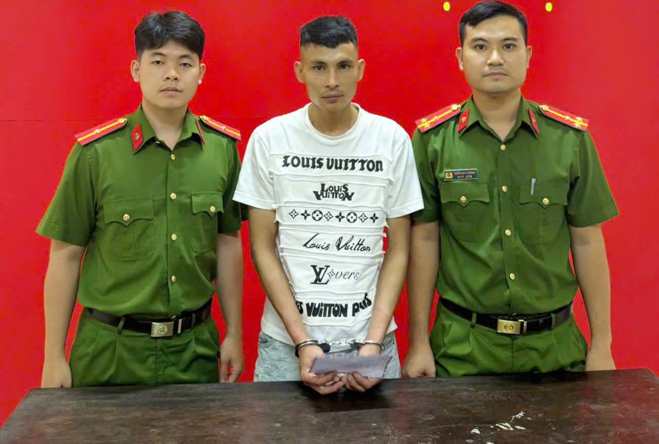 Lực lượng Công an bắt giữ đối tượng Trần Văn Quân