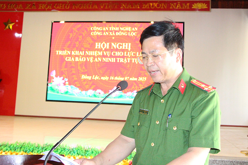 Đồng chí Thượng tá Trương Xuân Giang, Trưởng Công an xã phát biểu khai mạc Hội nghị 