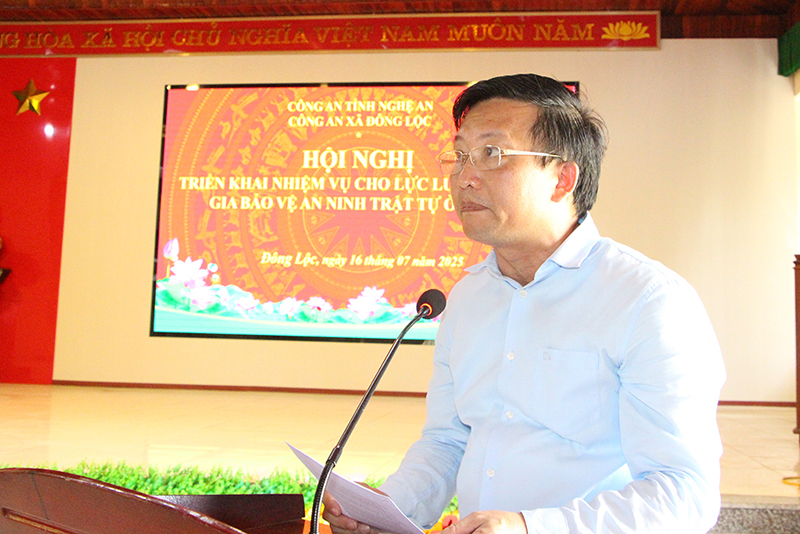 Đồng chí Nguyễn Đức Thọ, Phó Bí thư Đảng uỷ, Chủ tịch UBND xã báo cáo tình hình, kết quả thực hiện nhiệm vụ của Tổ An ANTT xã Đông Lộc