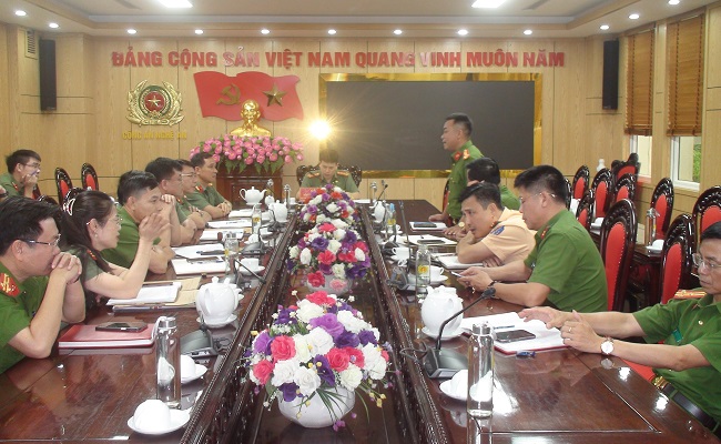 Họp phương án triển khai phân bổ lực lượng của Công an tỉnh tăng cường các xã hỗ trợ, giúp dân khắc phục hậu quả mưa lũ