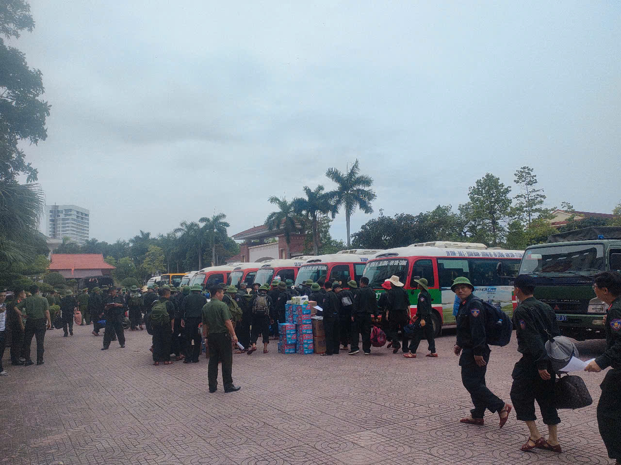 Hàng trăm cán bộ, chiến sĩ sẵn sàng lên đường khắc phục hậu quả mưa lũ