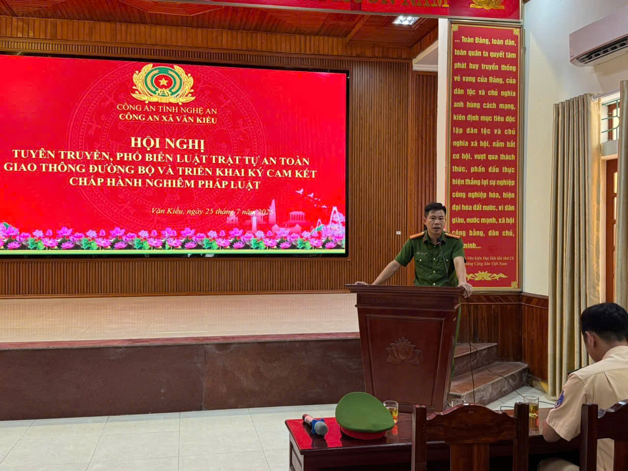 Quán triệt cho chủ phương tiện, doanh nghiệp vận tải về Luật Giao thông đường bộ.