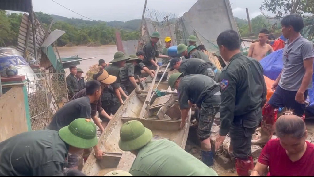 Trong những ngày tới, các cán bộ, chiến sĩ của Tiểu đoàn 1 sẽ tiếp tục đến các địa bàn khác trên địa bàn tỉnh Nghệ An để giúp người khắc phục hậu quả sau lũ, sớm ổn định cuộc sống.