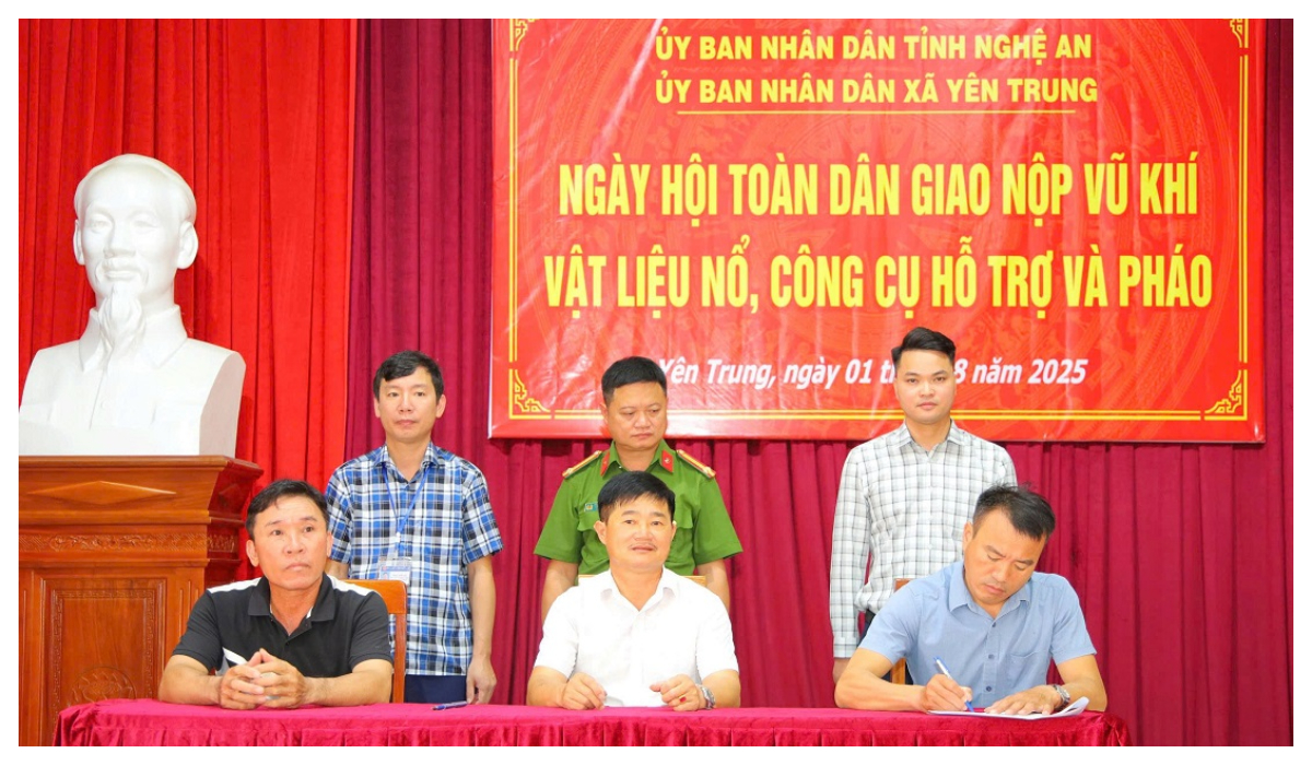 Tổ chức Ngày hội toàn dân giao nộp vũ khí vật liệu nổ, công cụ hỗ trợ và pháo