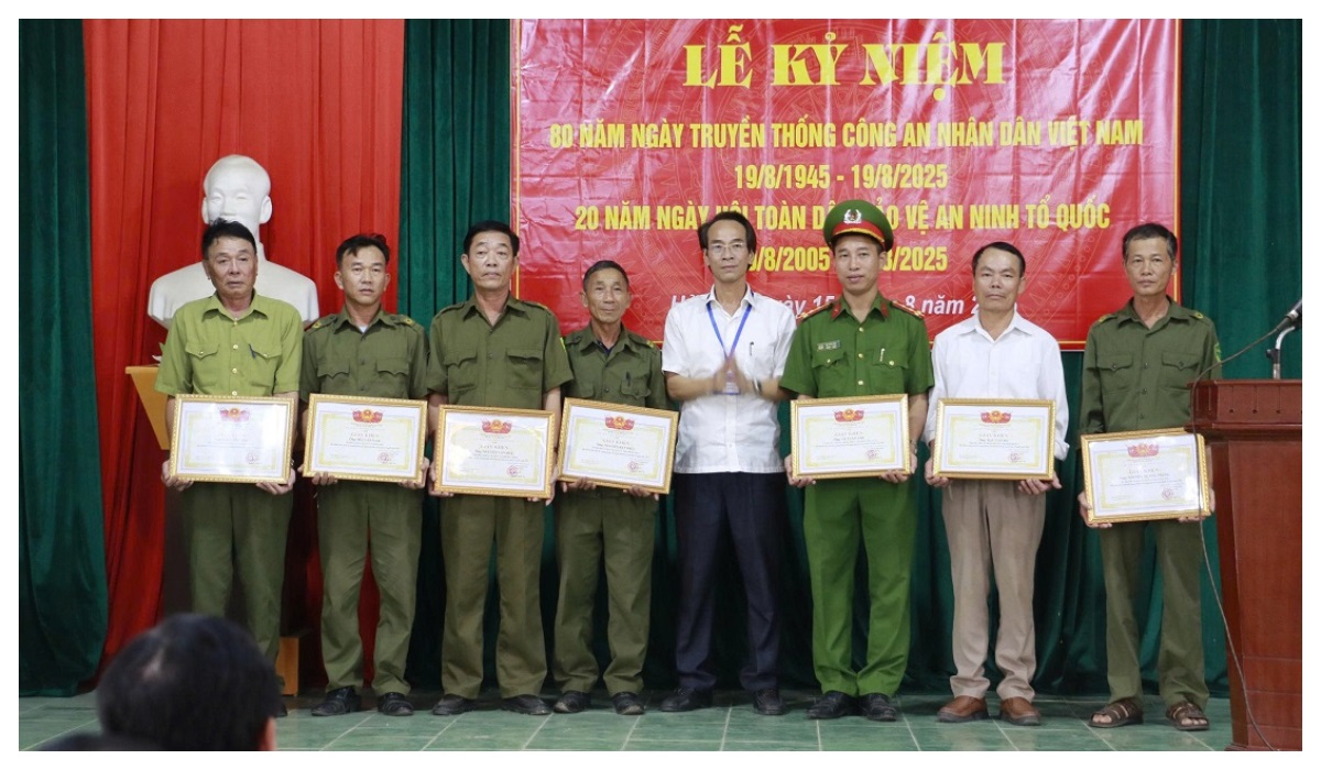 Xã Hải Lộc tổ chức Lễ kỷ niệm 80 năm Ngày truyền thống Công an nhân dân và 20 năm Ngày hội toàn dân bảo vệ an ninh Tổ quốc