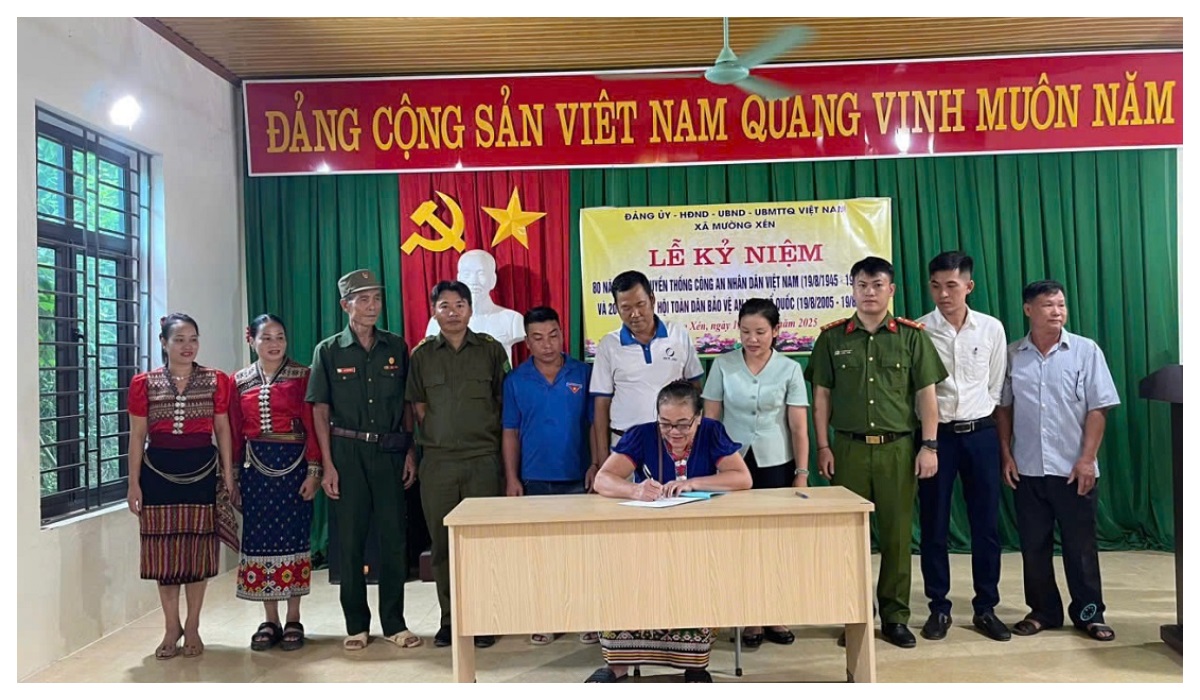 Xã Mường Xén kỷ niệm 80 năm Ngày truyền thống Công an nhân dân và 20 năm Ngày hội toàn dân bảo vệ ANTQ