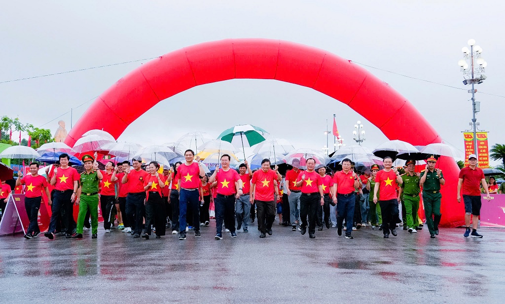 Nghệ An: Hàng chục nghìn người tham gia đi bộ toàn quốc 