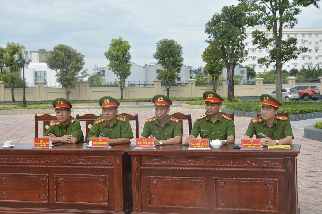 Các đồng chí Lãnh đạo Phòng Cảnh sát cơ động tham dự Lễ ra quân