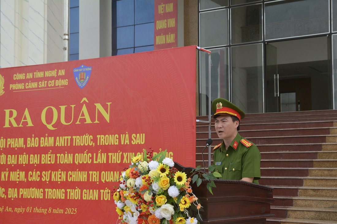 Đồng chí Trung tá Ngô Anh Tuấn, Trưởng phòng Cảnh sát cơ động Phát biểu chỉ đạo và phát lệnh ra quân