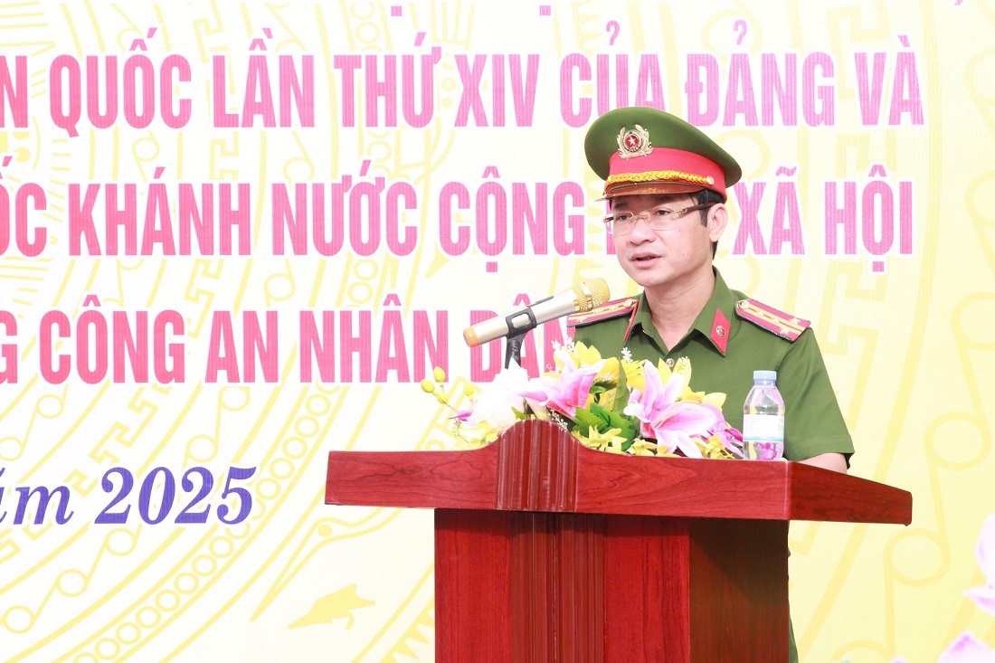 Đồng chí Đại tá Trần Ngọc Tuấn, Phó Giám đốc Công an tỉnh phát biểu chỉ đạo tại Lễ ra quân