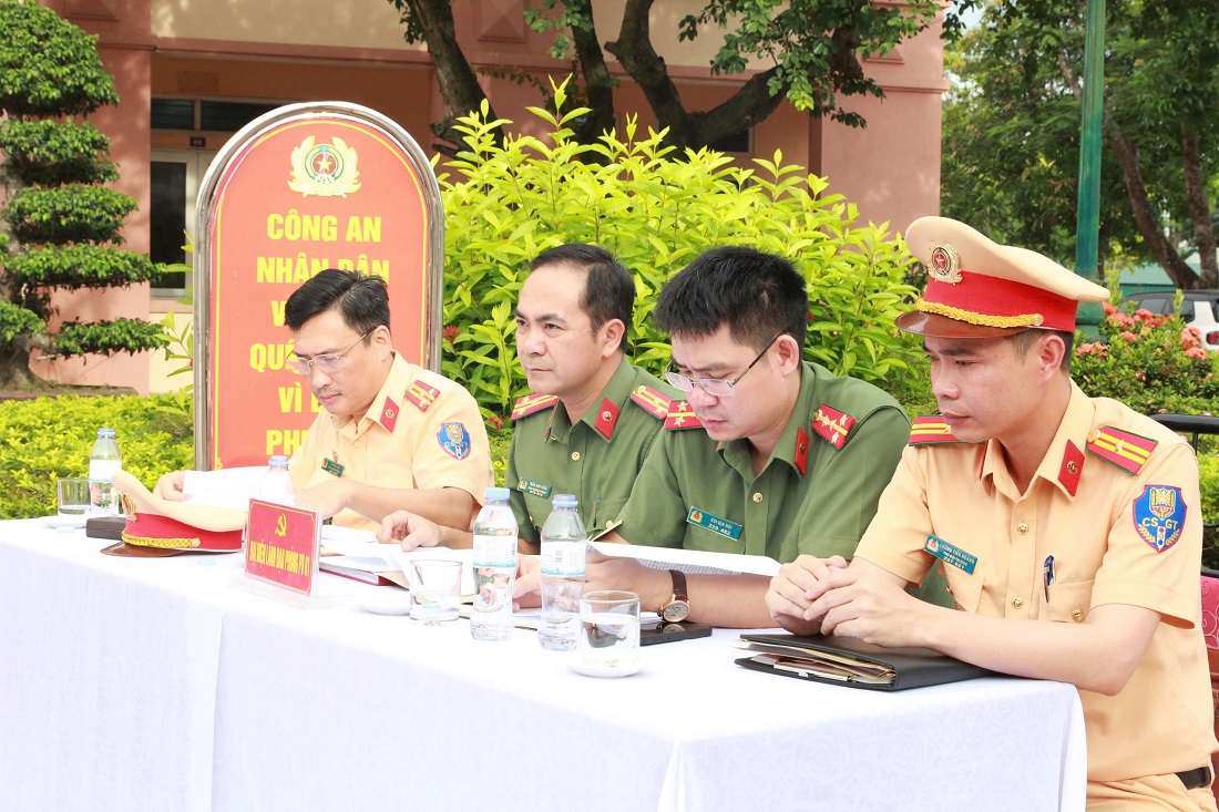 Các đại biểu tham dự buổi lễ