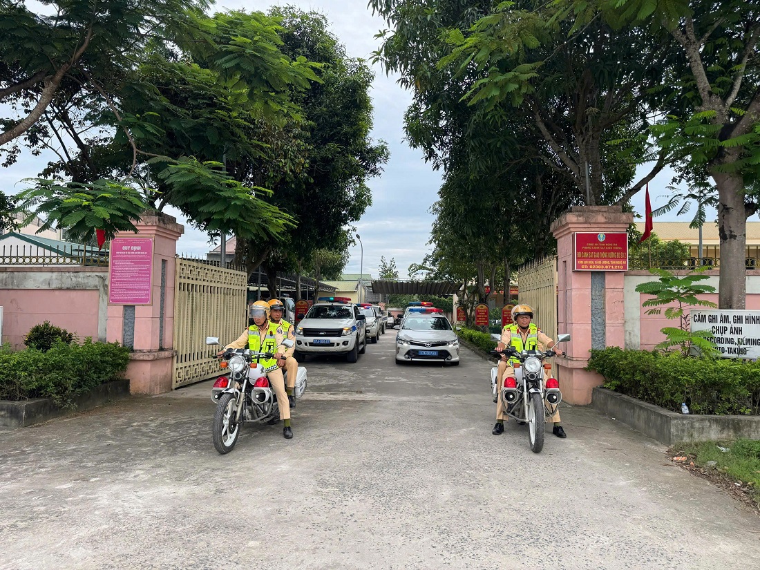 Lực lượng CSGT triển khai nhiệm vụ ngay sau Lễ ra quân