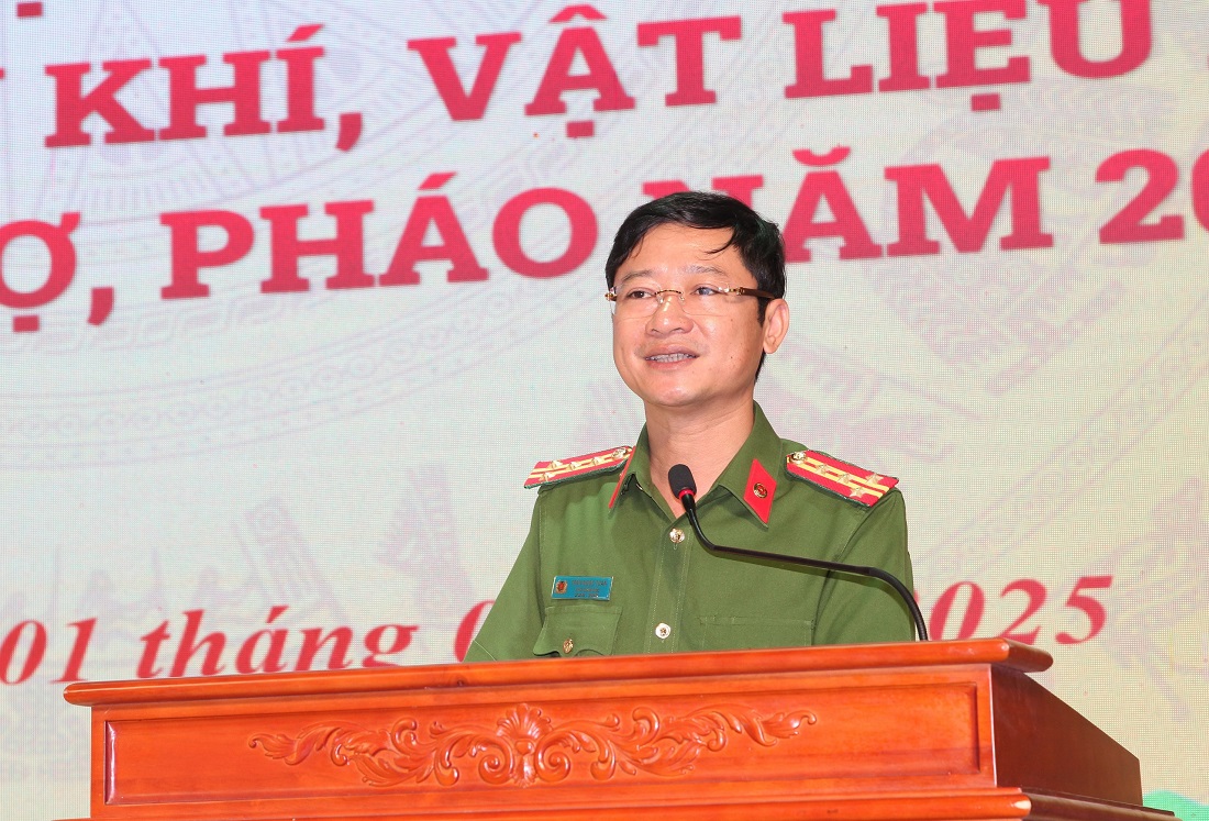 Đồng chí Đại tá Trần Ngọc Tuấn, Phó Giám đốc Công an tỉnh phát biểu chỉ đạo tại Ngày hội
