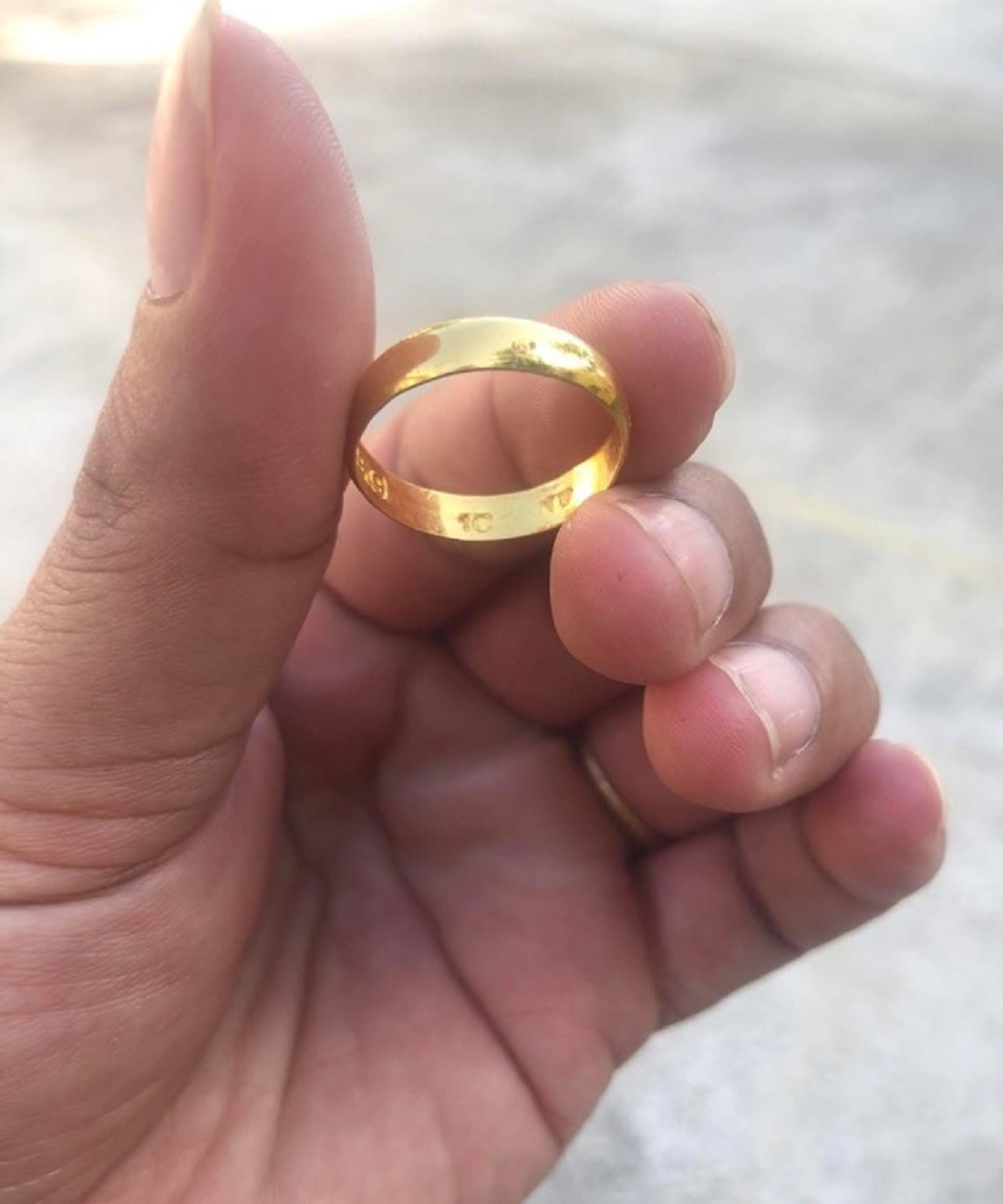 Công an xã Châu Khê tìm lại được chiếc nhẫn em Lam đánh rơi