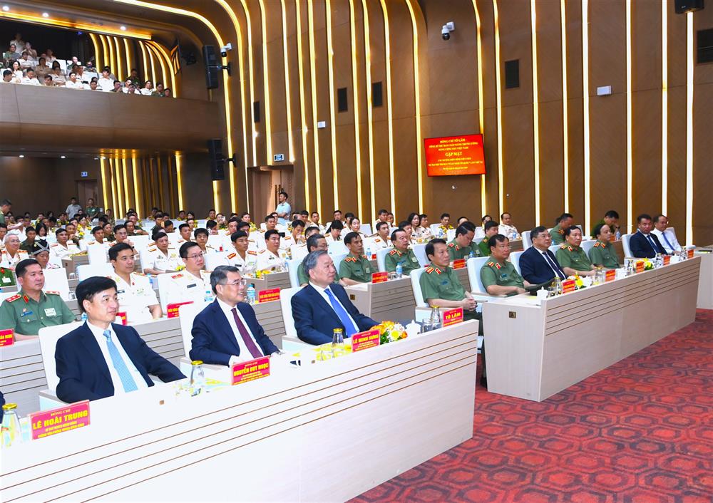 Các đại biểu dự buổi gặp mặt.