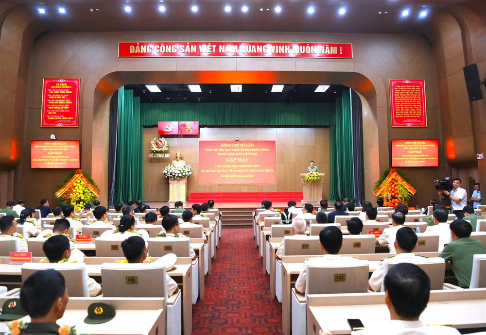 Toàn cảnh buổi gặp mặt.