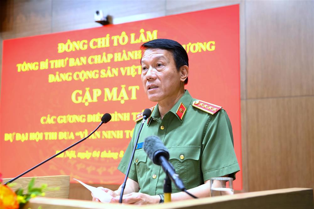 Bộ trưởng Lương Tam Quang phát biểu đáp từ.