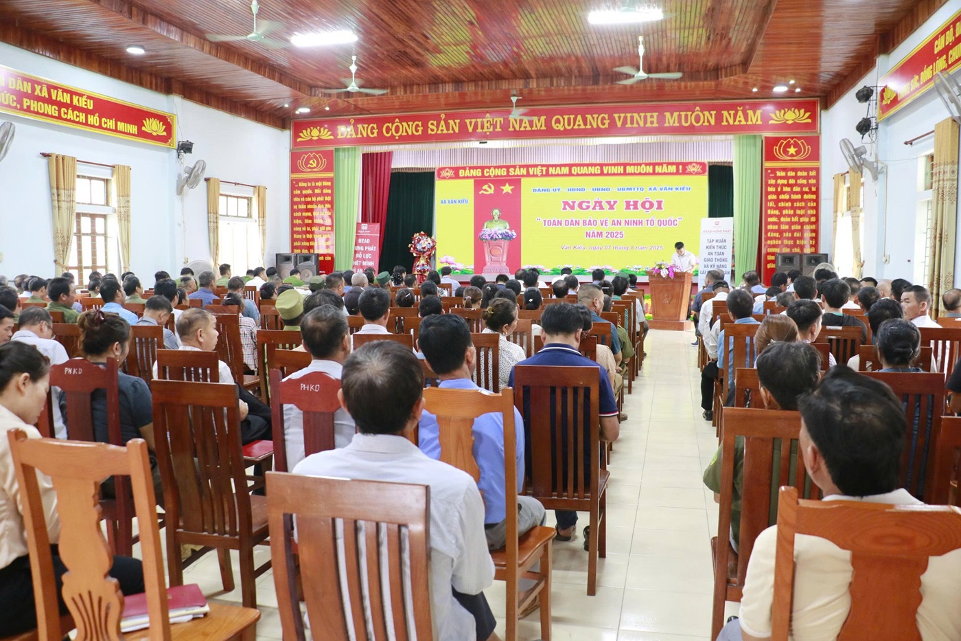 Quang cảnh Ngày hội