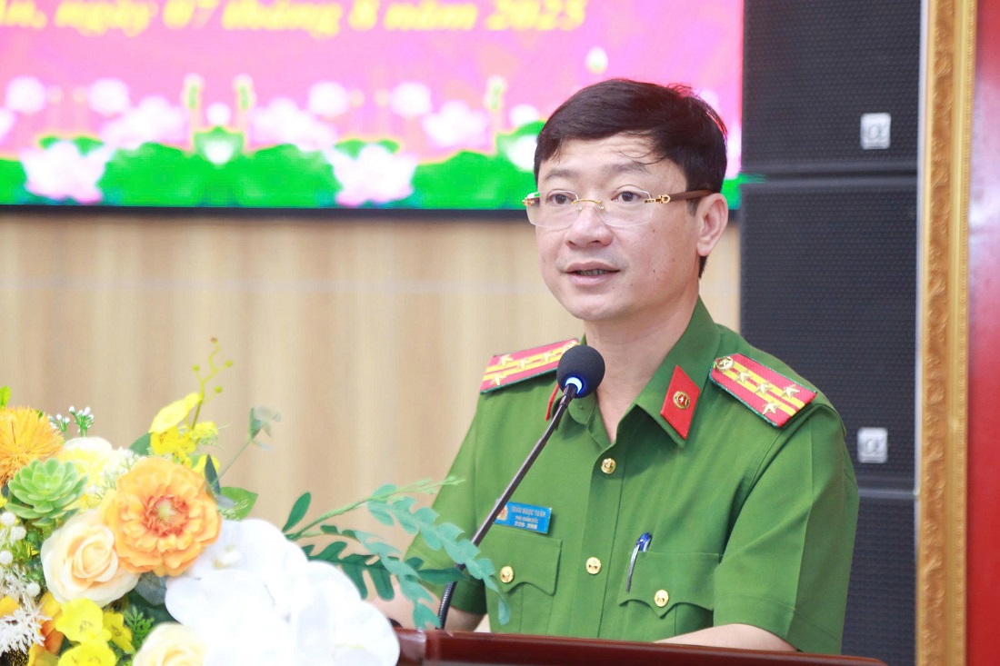 Đồng chí Đại tá Trần Ngọc Tuấn, Phó Giám đốc Công an tỉnh phát biểu chỉ đạo tại Hội nghị