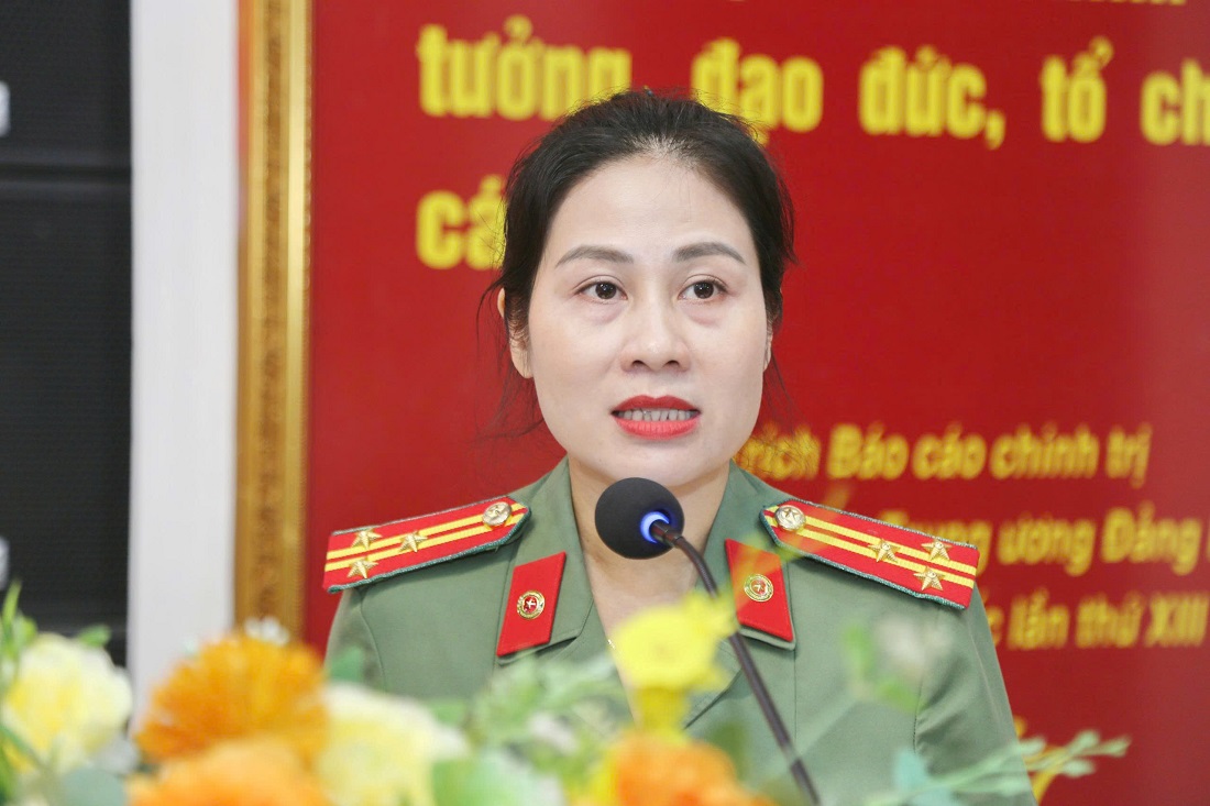 Lãnh đạo Phòng An ninh chính trị nội bộ phát biểu