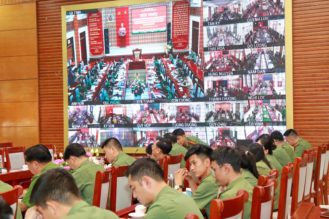 Hội nghị được tổ chức dưới hình thức trực tiếp và trực tuyến