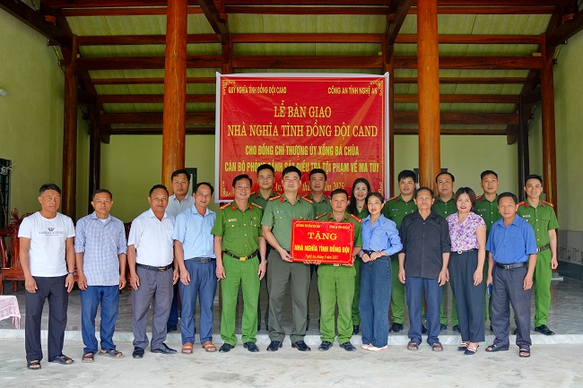 Trao tặng căn nhà 