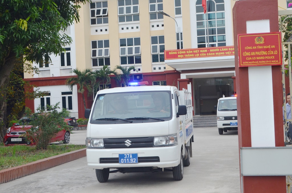 Công an phường Cửa Lò cùng lực lượng chức năng ra quân bảo đảm trật tự ATGT, trật tự đô thị, vệ sinh môi trường     