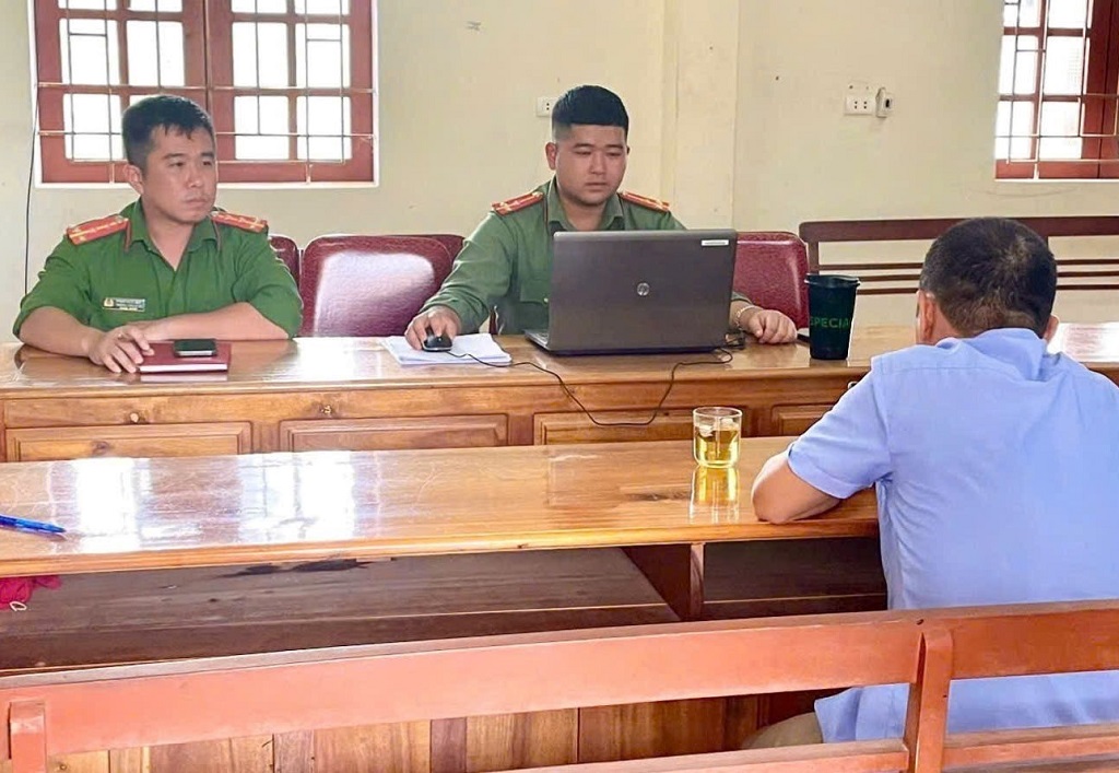 Công an xã Tân An làm việc với ông  P.V.B