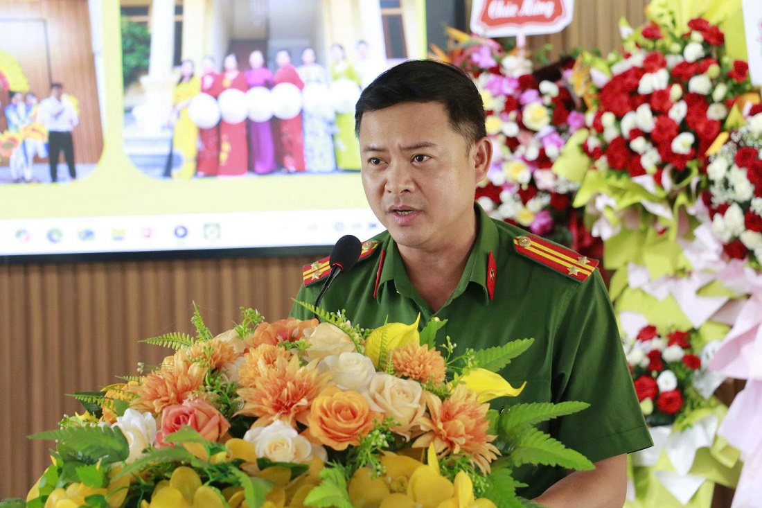 Trung tá Nguyễn Đình Cường, Trưởng Công an xã Thần Lĩnh phát biểu tại Ngày hội