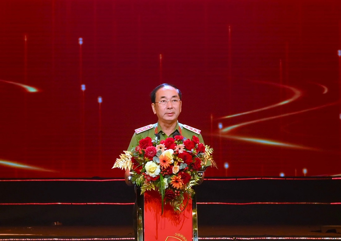 Thay mặt Đảng ủy Công an Trung ương, Bộ Công an, Thứ trưởng Trần Quốc Tỏ trân trọng cảm ơn, biểu dương những đóng góp to lớn của Hội Nhà báo Việt Nam, các cơ quan báo chí, các thế hệ nhà báo đối với sự nghiệp bảo vệ ANTT. Chúc mừng các tác giả, nhóm tác giả đã tâm huyết tham gia và các tác giả, nhóm tác giả có tác phẩm xuất sắc đạt giải được tôn vinh.