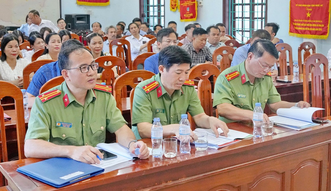 Các đại biểu dự buổi lễ