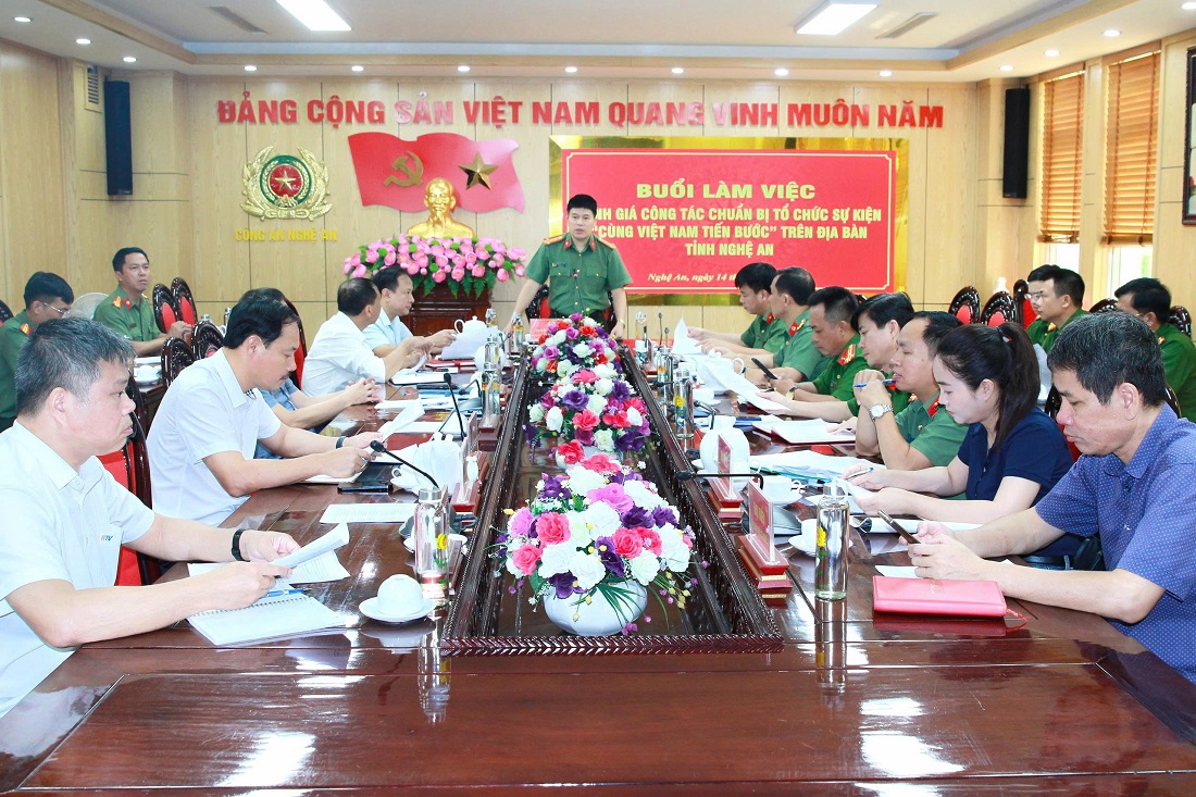 Toàn cảnh buổi làm việc