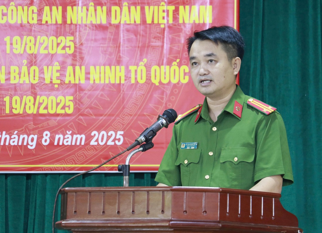 Đồng chí Trung tá Hoàng Danh Toàn, Trưởng Công an xã Hải Lộc phát biểu tại Lễ kỷ niệm