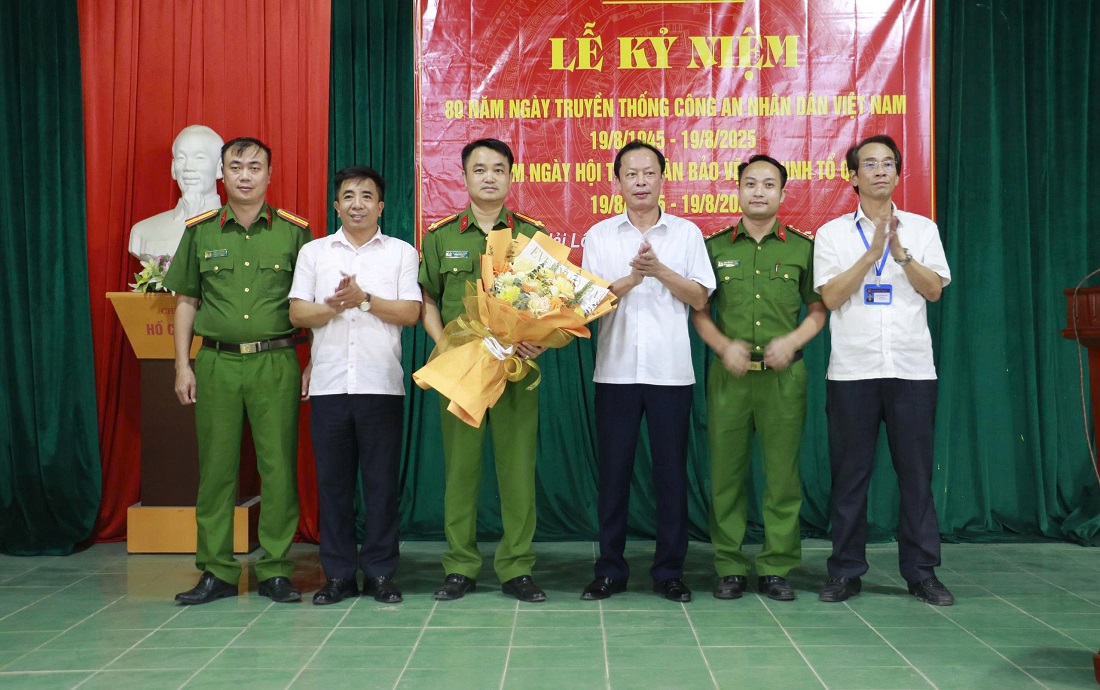 Biểu dương, khen thưởng các tập thể, cá nhân có thành tích xuất sắc trong phong trào toàn dân bảo vệ an ninh Tổ quốc và phòng chống tội phạm