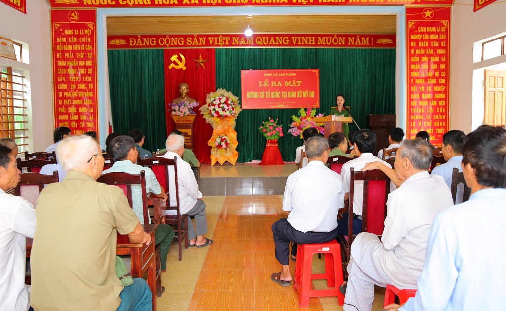 Toàn cảnh buổi lễ ra mắt mô hình “ Đường cờ tổ quốc” tại giáo xứ Mỹ Dụ tại xã Lam Thành