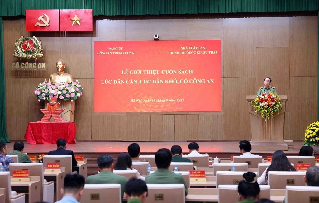 Quang cảnh buổi Lễ giới thiệu cuốn sách.