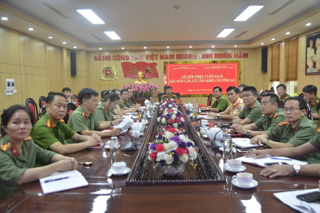 Tại điểm cầu Công an tỉnh Nghệ An, đồng chí Đại tá Trần Ngọc Tuấn – Phó Giám đốc Công an tỉnh chủ trì.