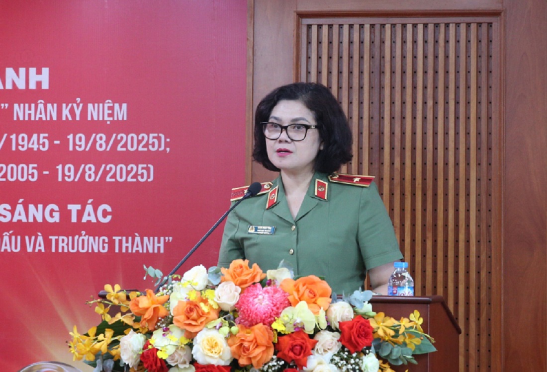 Thiếu tướng Ngô Hoài Thu, Phó Cục trưởng Cục Công tác chính trị, Bộ Công an phát biểu tại buổi lễ