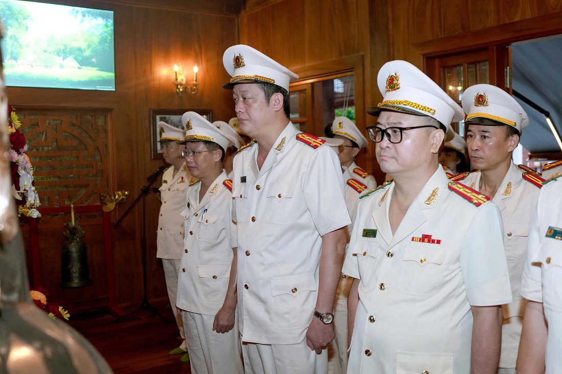 Đoàn đại biểu nguyện hứa tuyệt đối trung thành với Đảng, Nhà nước và Nhân dân; không ngừng tu dưỡng, rèn luyện, phẩm chất đạo đức cách mạng theo Sáu điều Bác dạy