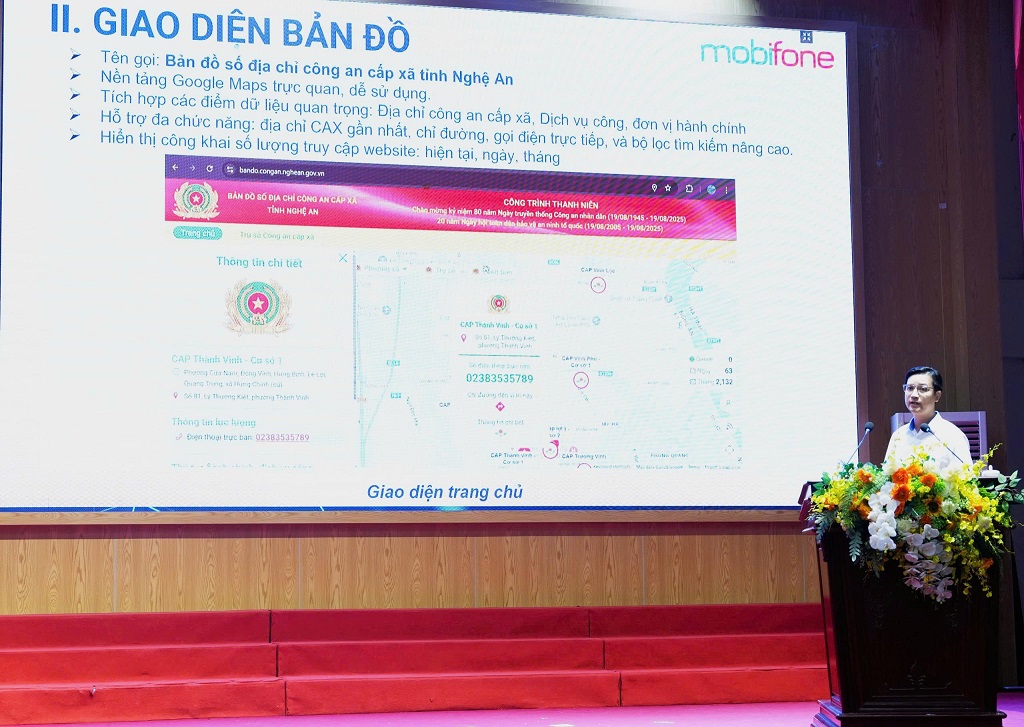 Đại diện Mobifone Nghệ An giới thiệu về phần mềm “Bản đồ số, địa chỉ Công an cấp xã trên địa bàn tỉnh Nghệ An”