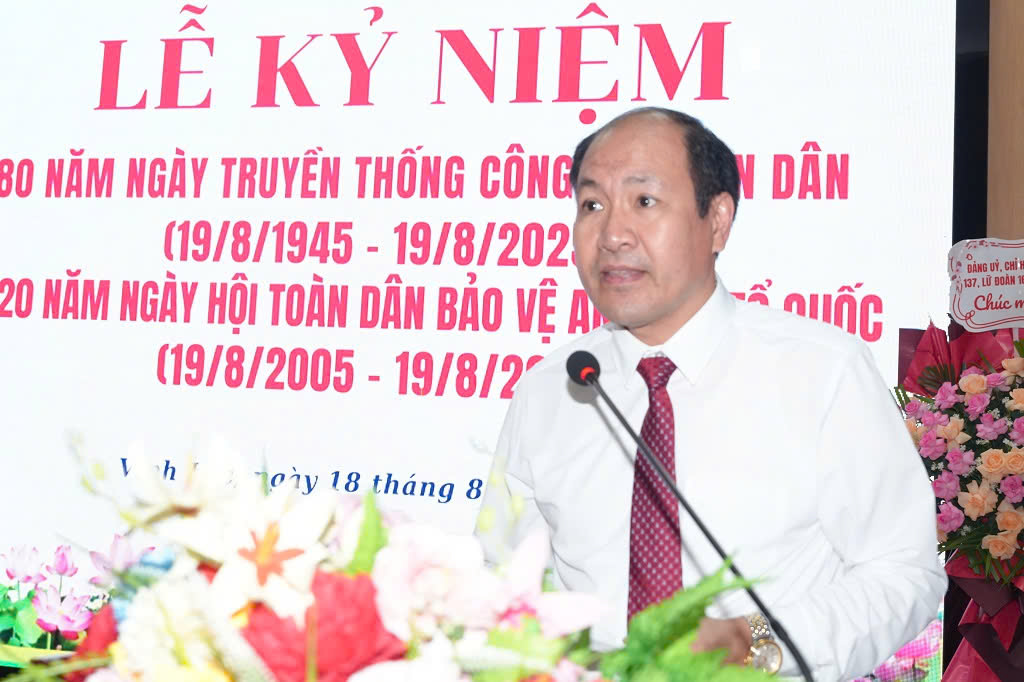 Ông Nguyễn Quang Tiêu, Bí thư Đảng ủy, Chủ tịch HĐND phường phát biểu tại buổi lễ
