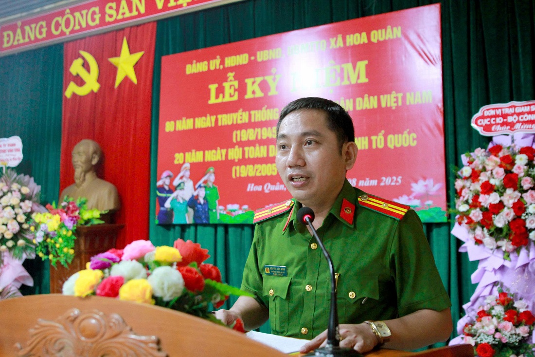 Đồng chí Thiếu tá Nguyễn Văn Minh - Trưởng Công an xã Hoa Quân phát biểu