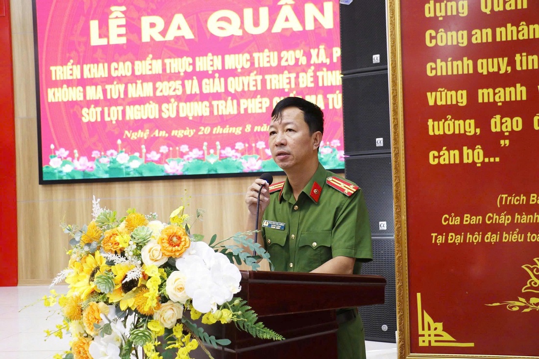 Đại diện Lãnh đạo Phòng Cảnh sát  điều tra tội phạm về ma túy phát biểu  quán triệt Kế hoạch của Bộ Công an  và Công an tỉnh về thực hiện đợt cao  điểm