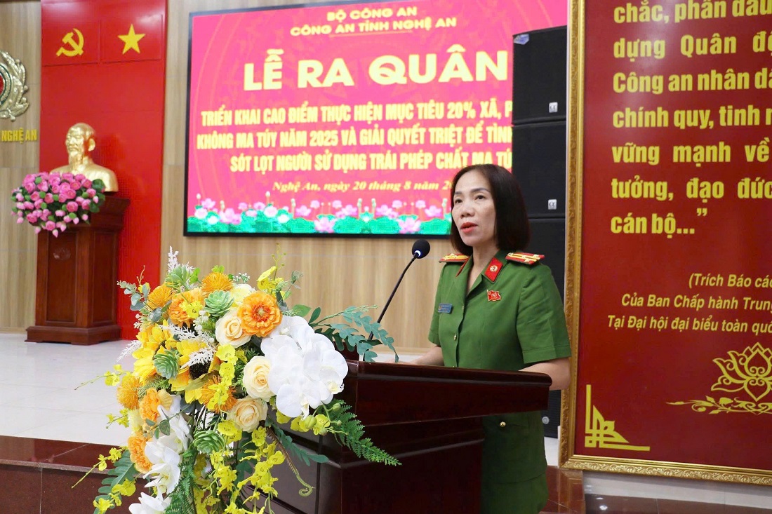 Đại diện Lãnh đạo Công an phường Cửa Lò phát biểu hưởng ứng thực hiện đợt cao điểm