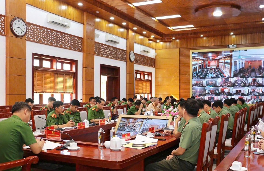 Buổi lễ được tổ chức trực tiếp và trực tuyến đến điểm cầu Công an cấp xã