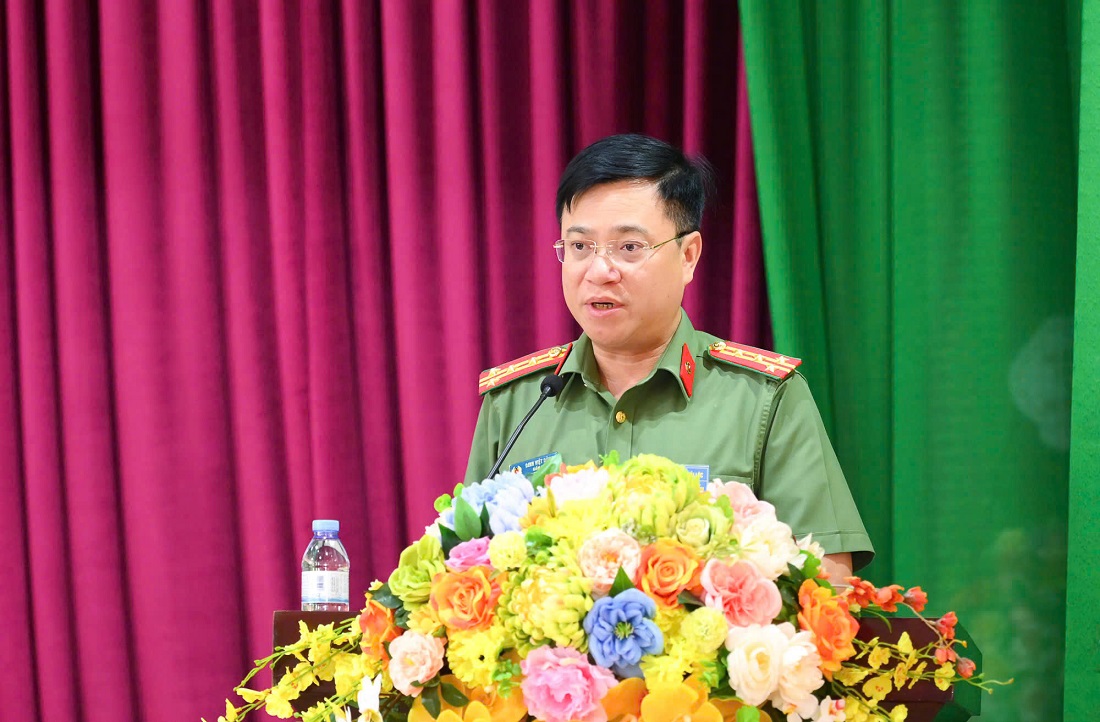 Đồng chí Đại tá Đinh Việt Dũng - Ủy viên Ban Thường vụ Tỉnh ủy, Giám đốc Công an tỉnh phát biểu tại Đại hội