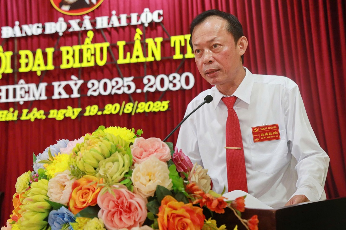 Đồng chí Nguyễn Tiến Cường - Bí thư Đảng ủy xã Hải Lộc phát biểu khai mạc Đại hội