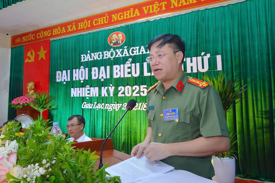   Đồng chí Đại tá Đinh Việt Dũng, Ủy viên Ban Thường vụ Tỉnh ủy, Bí thư Đảng ủy, Giám đốc Công an tỉnh phát biểu chỉ đạo tại Đại hội